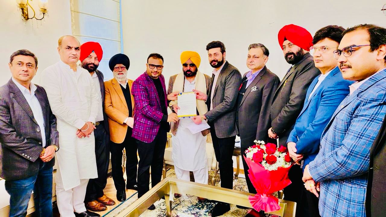 ਵੱਖ-ਵੱਖ ਉਦਯੋਗਪਤੀਆਂ ਅਤੇ ਕਾਰੋਬਾਰੀਆਂ ਦੇ ਵਫ਼ਦ ਵੱਲੋਂ ਮੁੱਖ ਮੰਤਰੀ ਨੂੰ ਅਪੀਲ, ਸ਼ੰਭੂ ਸਰਹੱਦ ਤੋਂ ਆਵਾਜਾਈ ਖੋਲ੍ਹਣ ਲਈ ਦਖਲ ਦੇਣ ਦੀ ਮੰਗ ਕੀਤੀ