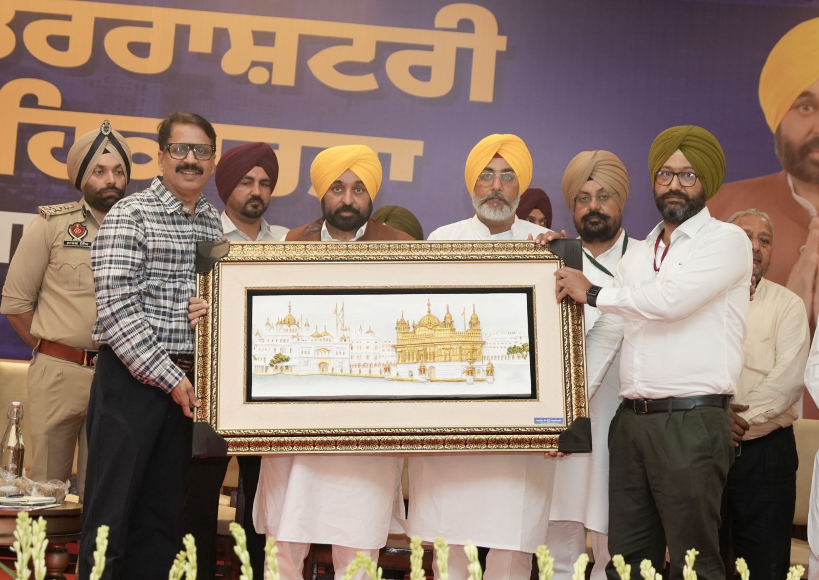 ਮੁੱਖ ਮੰਤਰੀ ਵੱਲੋਂ 99 ਫੀਸਦੀ ਤੋਂ ਵੱਧ ਕਰਜ਼ਾ ਵਸੂਲ ਕੇ ਮਿਸਾਲ ਕਾਇਮ ਕਰਨ ਵਾਲੀਆਂ ਧੂਰੀ ਸਰਕਲ ਦੀਆਂ ਸਹਿਕਾਰੀ ਸਭਾਵਾਂ ਦਾ ਸਨਮਾਨ