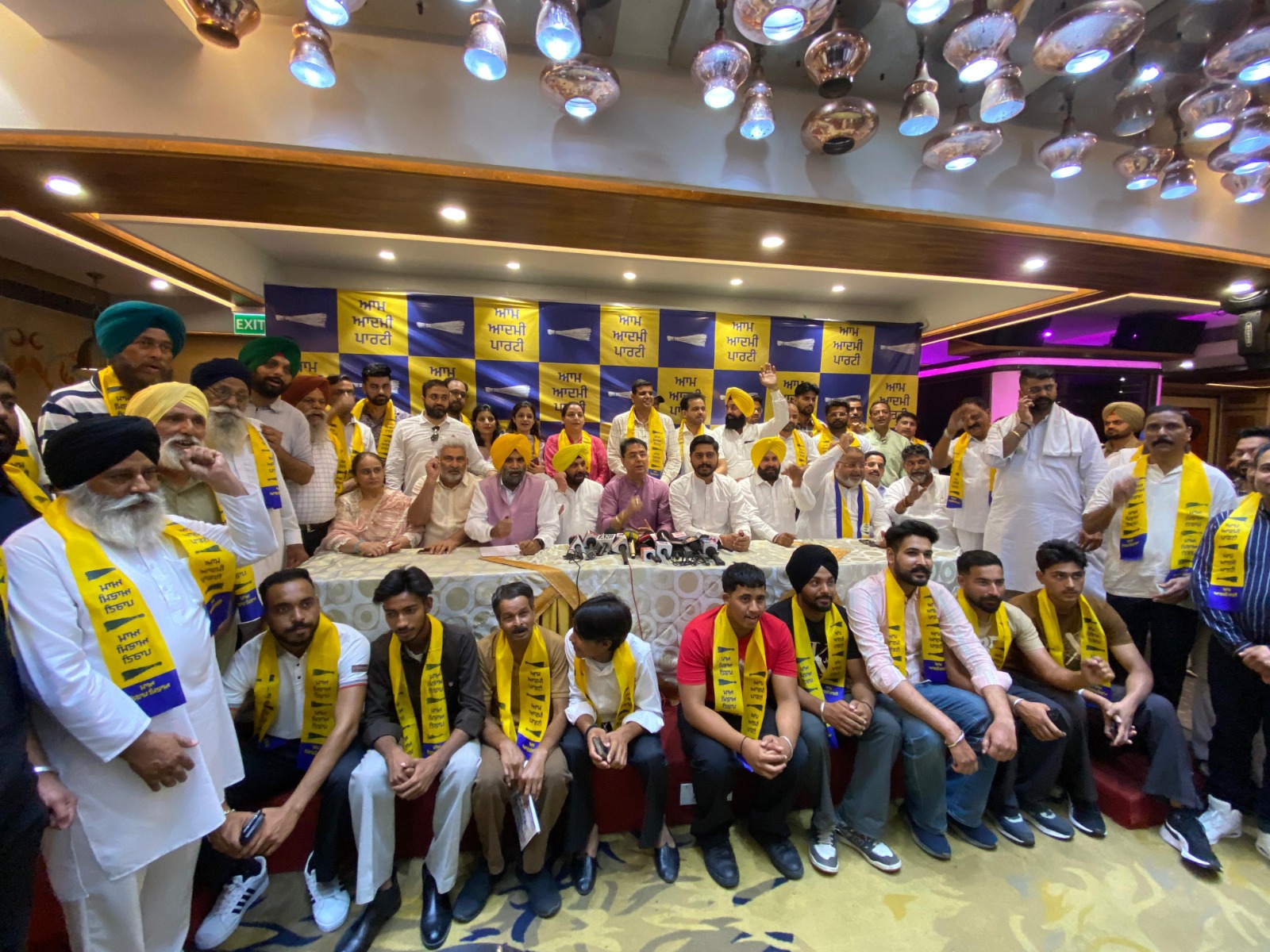 ਲੁਧਿਆਣਾ ਪੱਛਮੀ ਵਿੱਚ ਆਮ ਆਦਮੀ ਪਾਰਟੀ  ​ਹੋਈ ਹੋਰ ਵੀ ਮਜ਼ਬੂਤ, ਰਵਾਇਤੀ ਪਾਰਟੀਆਂ ਨਾਲ ਜੁੜੇ 100 ਤੋਂ ਵੱਧ ਲੋਕ ‘ਆਪ’ ਵਿੱਚ ਹੋਏ ਸ਼ਾਮਲ