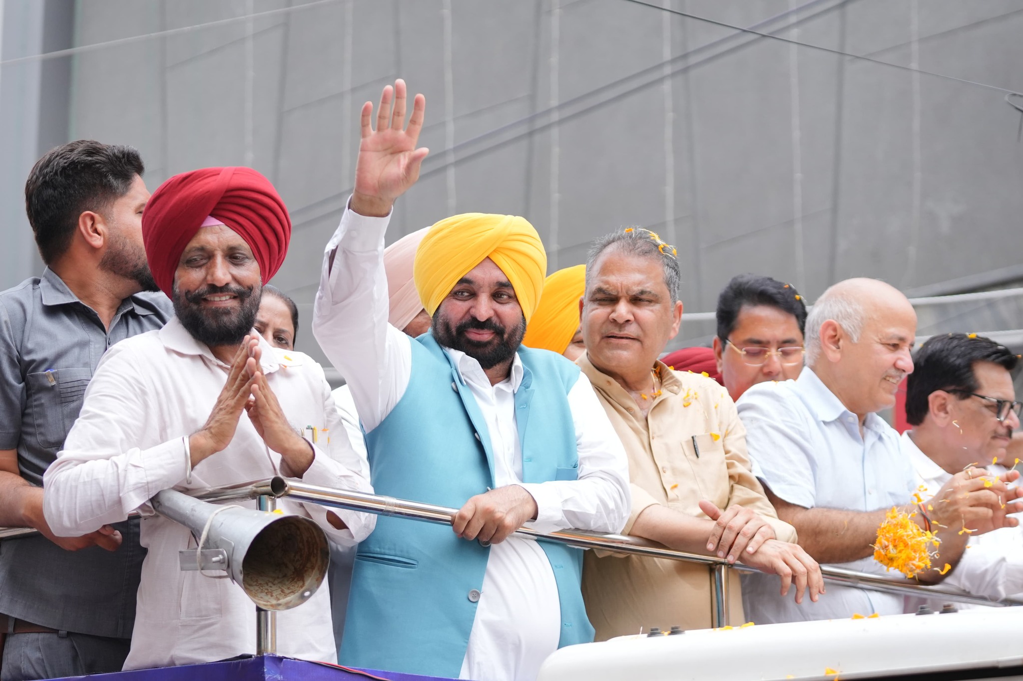 ‘ਆਪ’ ਦਾ ਰੋਡ ਸ਼ੋਅ: ਕੰਮ ਦੀ ਰਾਜਨੀਤੀ ਨੂੰ ਵੋਟ ਪਾਉਣ ਲਈ ਲੁਧਿਆਣਾ ਪੱਛਮੀ ਦਾ ਦਿਲੋਂ ਧੰਨਵਾਦ