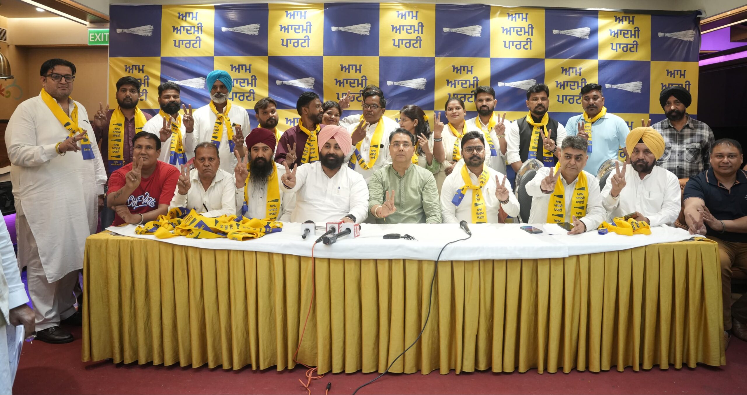 ਲੁਧਿਆਣਾ ਪੱਛਮੀ ਵਿੱਚ ‘ਆਪ’ ਹੋਈ ਹੋਰ ਵੀ ਮਜ਼ਬੂਤ, ਕਾਂਗਰਸ ਅਤੇ ਅਕਾਲੀ ਦਲ ਦੇ ਸੈਂਕੜੇ ਲੋਕ ‘ਆਪ’ ਵਿੱਚ ਸ਼ਾਮਲ