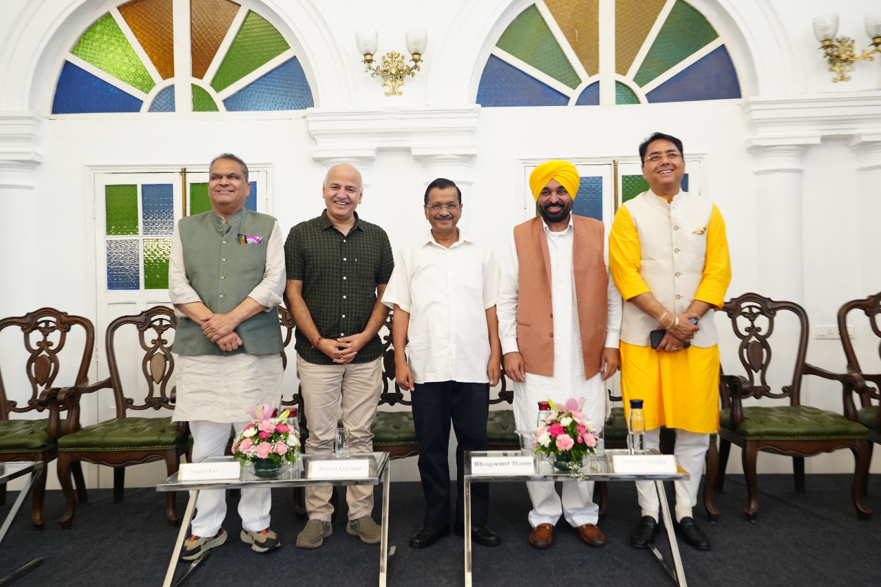 ਪੰਜਾਬ-ਗੁਜਰਾਤ ਜ਼ਿਮਨੀ ਚੋਣਾਂ ਵਿੱਚ ਜਿੱਤ ਦਾ ਸੁਨੇਹਾ, ਪੰਜਾਬ ਵਿੱਚ “ਆਪ” ਵਿੱਚ ਵਿਸ਼ਵਾਸ ਵਧਿਆ, ਗੁਜਰਾਤ ਵਿੱਚ ਬਦਲਾਅ ਦੀ ਹਵਾ- ਕੇਜਰੀਵਾਲ