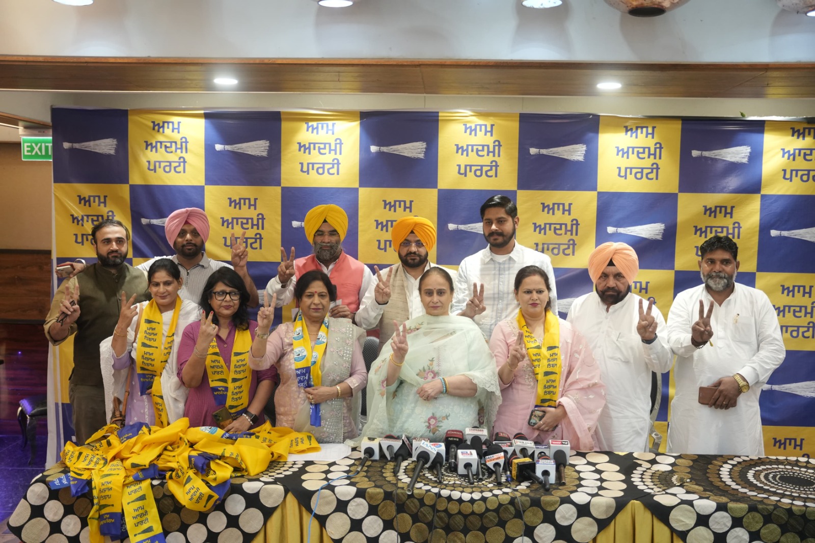ਲੁਧਿਆਣਾ ਪੱਛਮੀ ਵਿੱਚ ਆਮ ਆਦਮੀ ਪਾਰਟੀ ਹੋਈ ਮਜਬੂਤ, ਕਾਂਗਰਸ-ਅਕਾਲੀ ਆਗੂਆਂ ਸਮੇਤ ਕਈ ਵੱਡੇ ਸਮਾਜਿਕ ਚਿਹਰੇ ਪਾਰਟੀ ਵਿੱਚ ਹੋਏ ਸ਼ਾਮਲ