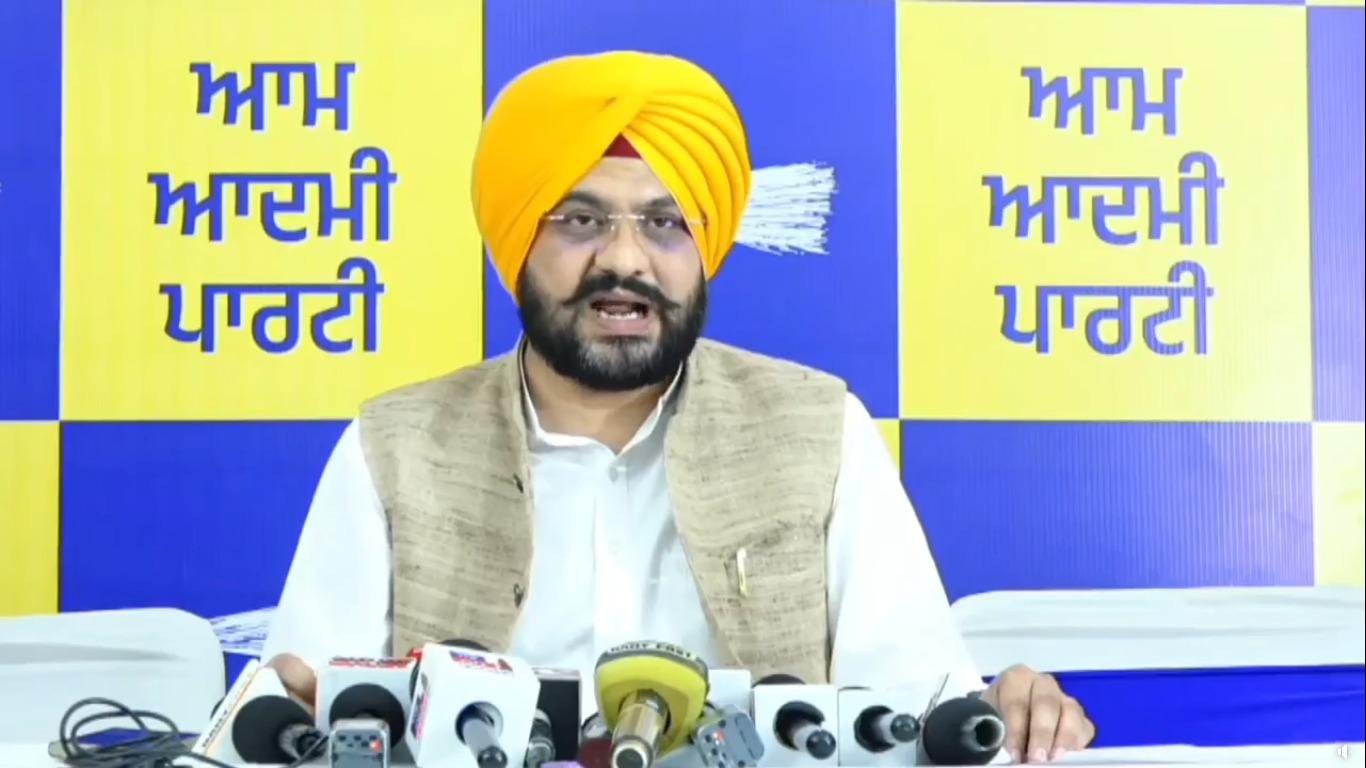 ਜੇ ਬਿੱਟੂ ਵਿੱਚ ਇੰਨੀ ਹਿੰਮਤ ਸੀ ਤਾਂ ਇਸ ਚੋਣ ਵਿੱਚ ਆਪਣੇ ਪਰਿਵਾਰ ‘ਚੋਂ ਕਿਸੇ ਨੂੰ ਖੜ੍ਹਾ ਕਿਉਂ ਨਹੀਂ ਕੀਤਾ? – ਤਰੁਣਪ੍ਰੀਤ ਸੌਂਧ