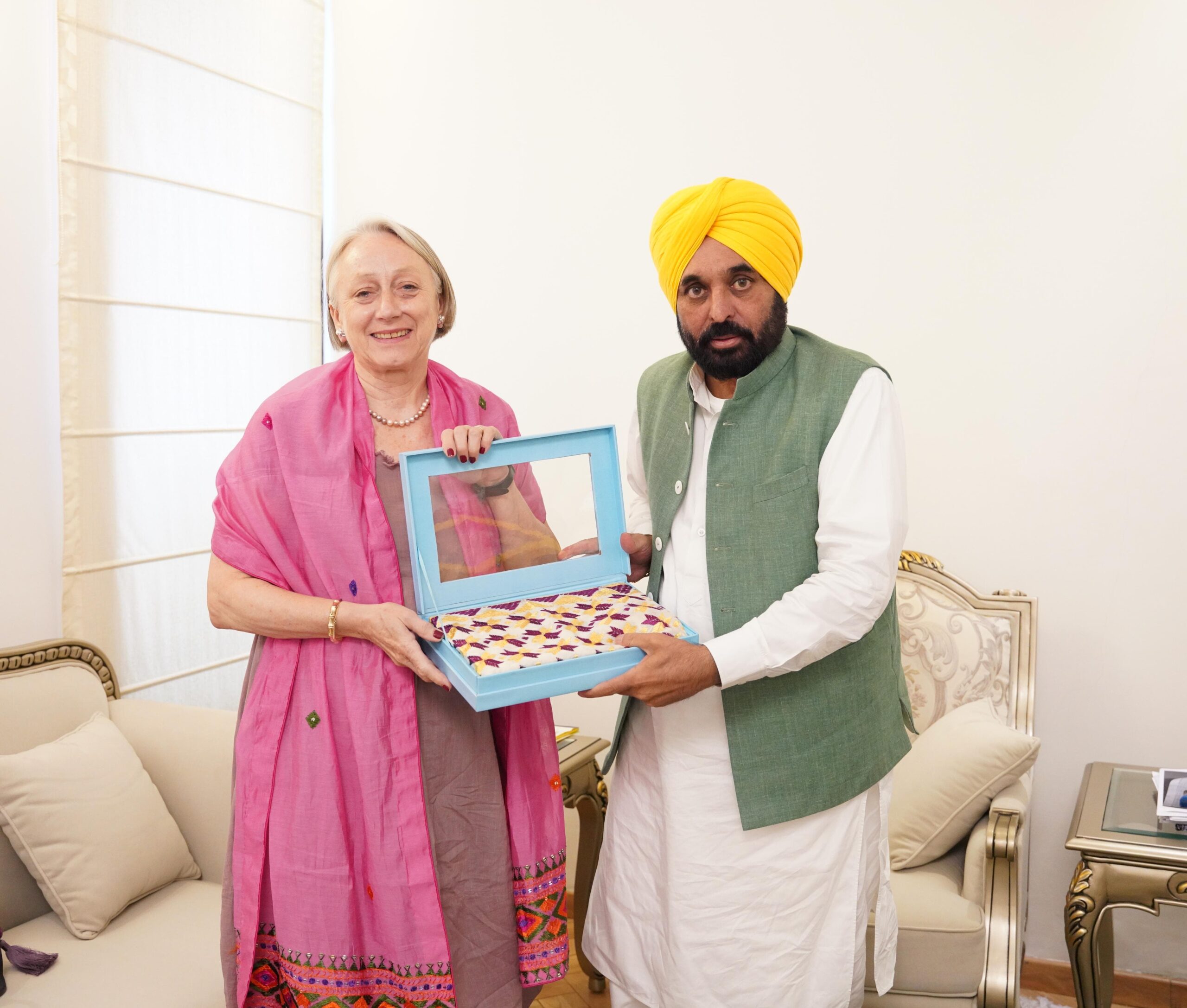ਮੁੱਖ ਮੰਤਰੀ ਵੱਲੋਂ ਸਿੱਖਿਆ, ਮੈਨੂਫੈਕਚਰਿੰਗ, ਇੰਜਨੀਅਰਿੰਗ ਅਤੇ ਹੋਰ ਪ੍ਰਮੁੱਖ ਖੇਤਰਾਂ ਵਿੱਚ ਬਰਤਾਨੀਆ ਨਾਲ ਮਜ਼ਬੂਤ ਰਿਸ਼ਤਿਆਂ ’ਤੇ ਜ਼ੋਰ