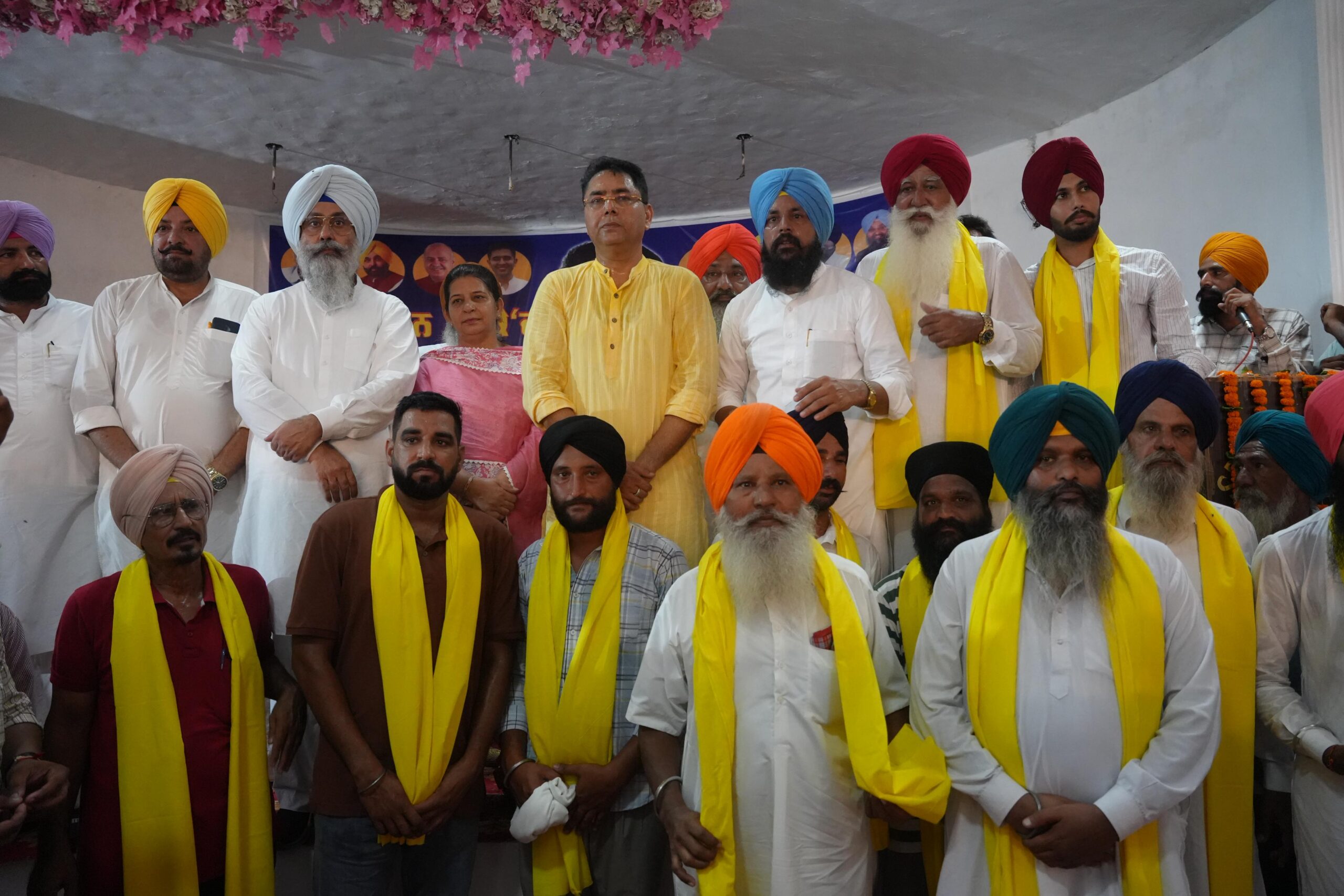 ਤਰਨਤਾਰਨ ਵਿੱਚ ਦਰਜਨਾਂ ਸਥਾਨਕ ਆਗੂ, ਸਰਪੰਚ ਅਤੇ ਪੰਚਾਇਤ ਮੈਂਬਰ ਆਮ ਆਦਮੀ ਪਾਰਟੀ ਵਿੱਚ ਹੋਏ ਸ਼ਾਮਲ