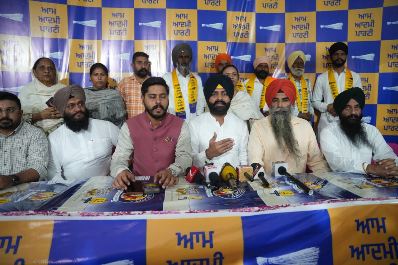 ਤਰਨਤਾਰਨ ਵਿੱਚ ਦਰਜਨਾਂ ਪਰਿਵਾਰ ਕਾਂਗਰਸ ਛੱਡ ਕੇ ‘ਆਪ’ ਵਿੱਚ ਸ਼ਾਮਲ