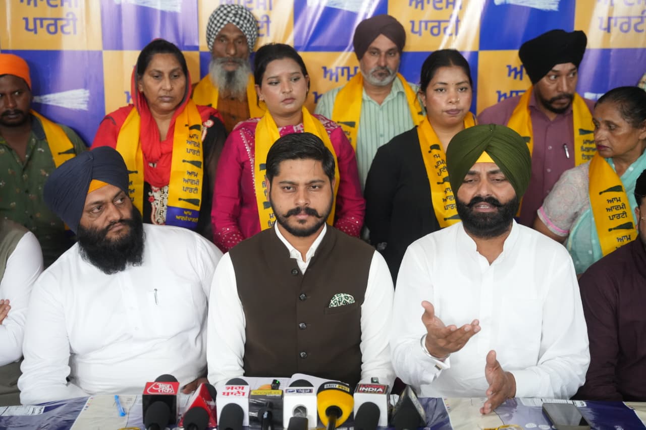 ਤਰਨਤਾਰਨ ਜਿਮਨੀ ਚੋਣ ਤੋਂ ਪਹਿਲਾਂ ਉੱਘੀ ਅਕਾਲੀ ਆਗੂ ਵੰਦਨਾ ਗਿੱਲ ਆਪਣੇ ਸਮਰਥਕਾਂ ਨਾਲ ‘ਆਪ’ ਵਿੱਚ ਸ਼ਾਮਲ