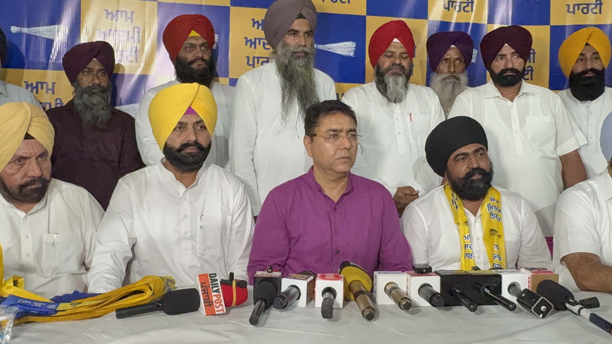 ਤਰਨਤਾਰਨ ਤੋਂ ਕਾਂਗਰਸ ਆਗੂ ਅਤੇ ਆਜ਼ਾਦ ਉਮੀਦਵਾਰ ਹਰਪਾਲ ਸਿੰਘ ਆਪਣੇ ਸਾਥੀਆਂ ਸਮੇਤ ‘ਆਪ’ ਵਿੱਚ ਹੋਏ ਸ਼ਾਮਿਲ, ਉਮੀਦਵਾਰ ਹਰਮੀਤ ਸੰਧੂ ਨੂੰ ਦਿੱਤਾ ਸਮਰਥਨ