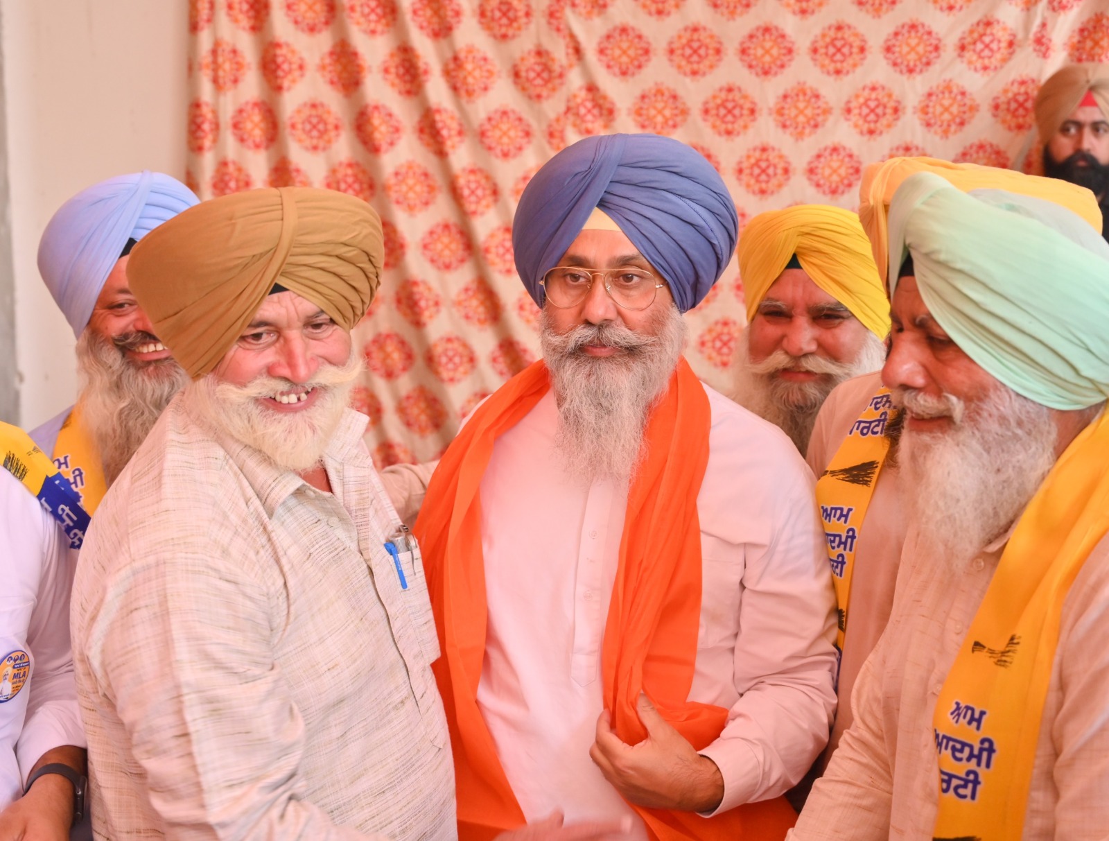 ਤਰਨਤਾਰਨ ਵਿੱਚ ਅਕਾਲੀ ਦਲ ਨੂੰ ਇੱਕ ਹੋਰ ਝਟਕਾ, ਪਿੰਡ ਮੰਨਣ ਦੀਆਂ ਬਹਿਕਾ ਤੋਂ ਜਸਨਦੀਪ ਸਿੰਘ ਅਤੇ ਉਨ੍ਹਾਂ ਦਾ ਪਰਿਵਾਰ ਆਮ ਆਦਮੀ ਪਾਰਟੀ ਵਿੱਚ ਸ਼ਾਮਲ