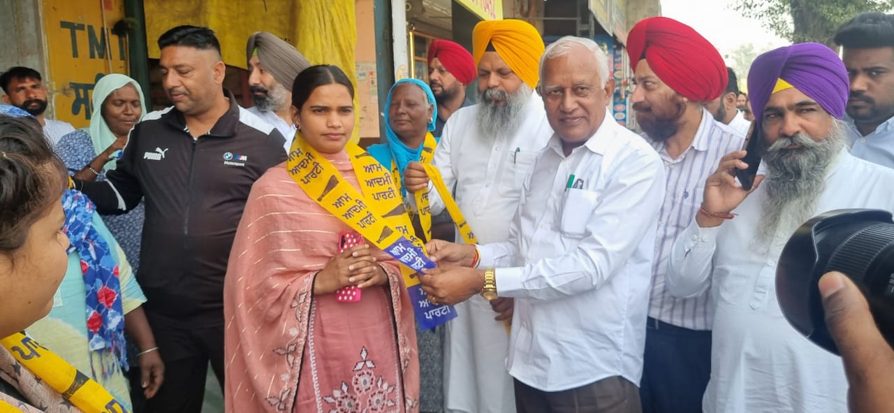 ਤਰਨਤਾਰਨ ਜ਼ਿਮਨੀ ਚੋਣ ਤੋਂ ਪਹਿਲਾਂ ‘ਆਪ’ ਨੂੰ ਮਿਲਿਆ ਵੱਡਾ ਸਿਆਸੀ ਹੁਲਾਰਾ, ਝਬਾਲ ਪੁਖਤਾ ਅਤੇ ਝਬਾਲ ਅੱਡੇ ਦੇ ਸੈਂਕੜੇ ਪਰਿਵਾਰ ਪਾਰਟੀ ‘ਚ ਹੋਏ ਸ਼ਾਮਲ