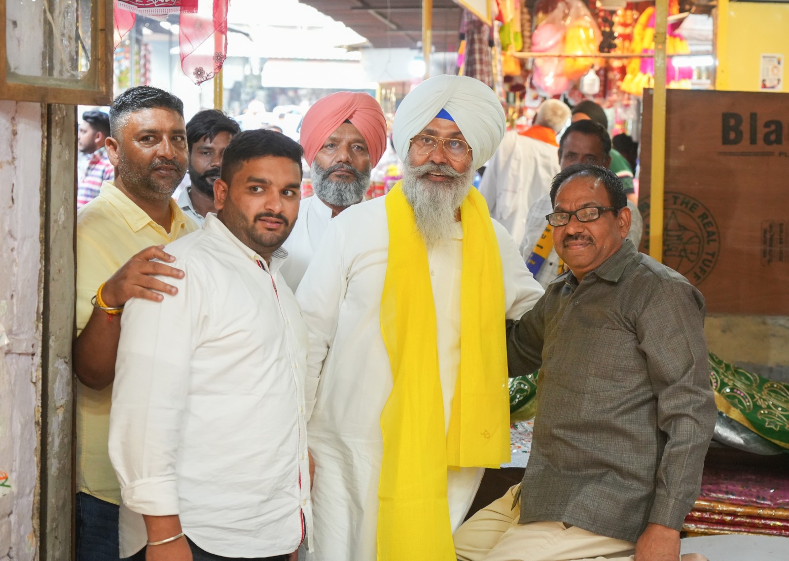 ਝਬਾਲ ਦੇ ਦੁਕਾਨਦਾਰਾਂ ਨੇ ‘ਆਪ’ ਨੂੰ ਦਿੱਤਾ ਸਮਰਥਨ, ਸੰਧੂ ਨੂੰ ਭਾਰੀ ਵੋਟਾਂ ਨਾਲ ਜਿੱਤਾਂਉਣ ਦਾ ਦਿੱਤਾ ਭਰੋਸਾ