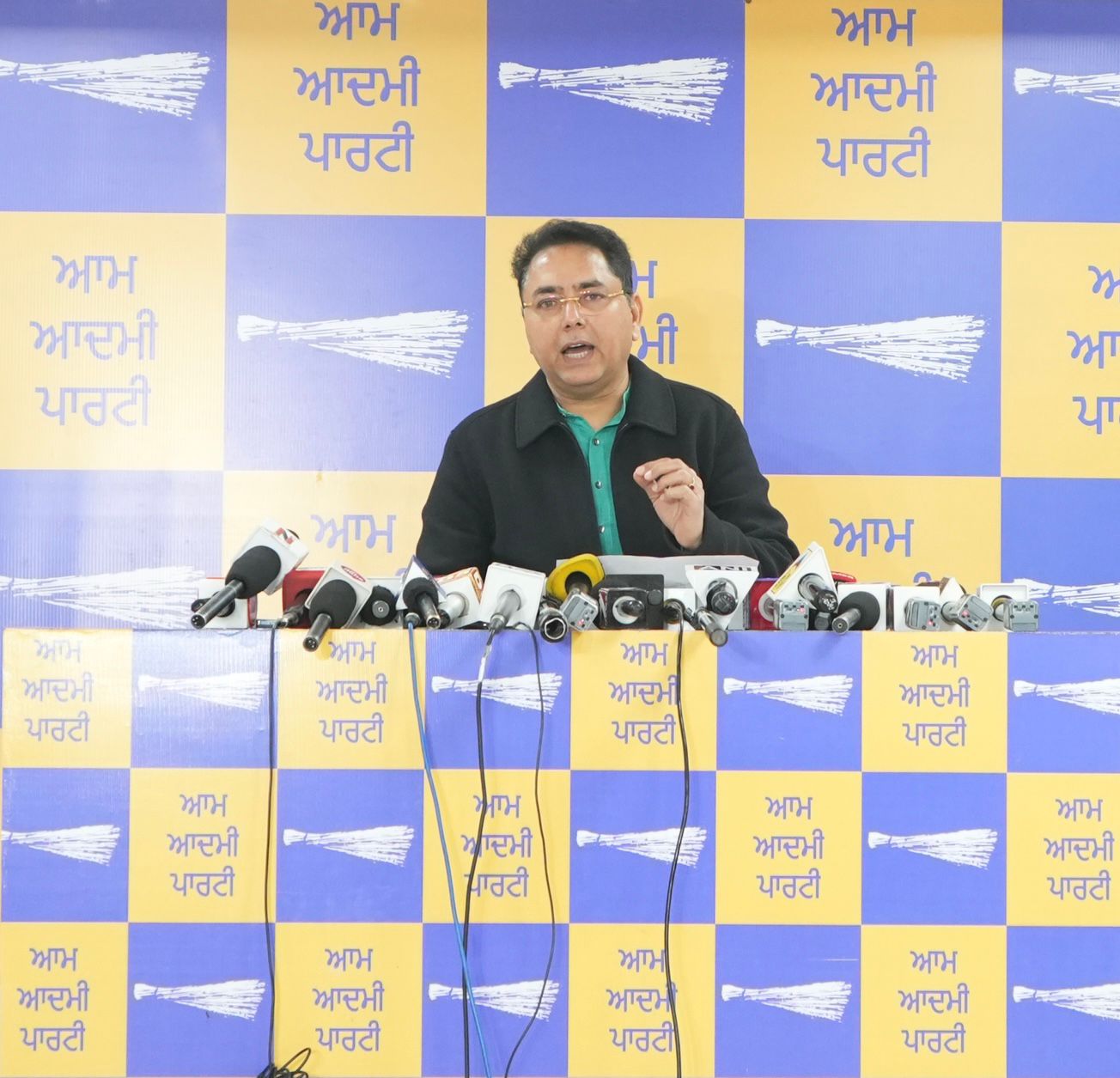 *ਪੰਜਾਬ ਵਿੱਚ ‘ਆਪ’ ਦਾ ਕਲੀਨ ਸਵੀਪ! ਜ਼ਿਲ੍ਹਾ ਪ੍ਰੀਸ਼ਦ ਅਤੇ ਬਲਾਕ ਸੰਮਤੀ ਚੋਣਾਂ ਵਿੱਚ ਦਰਜ ਕੀਤੀ ਹੂੰਝਾ ਫੇਰੂ ਜਿੱਤ*