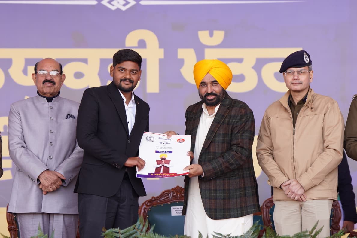 *ਭਗਵੰਤ ਮਾਨ ਸਰਕਾਰ ਨੇ ਨਵਾਂ ਮਾਪਦੰਡ ਕੀਤਾ ਸਥਾਪਤ, 16 ਮਾਰਚ, 2022 ਤੋਂ ਔਸਤਨ ਰੋਜ਼ਾਨਾ 45 ਨੌਜਵਾਨਾਂ ਨੂੰ ਸਰਕਾਰੀ ਨੌਕਰੀਆਂ ਪ੍ਰਦਾਨ ਕੀਤੀਆਂ*