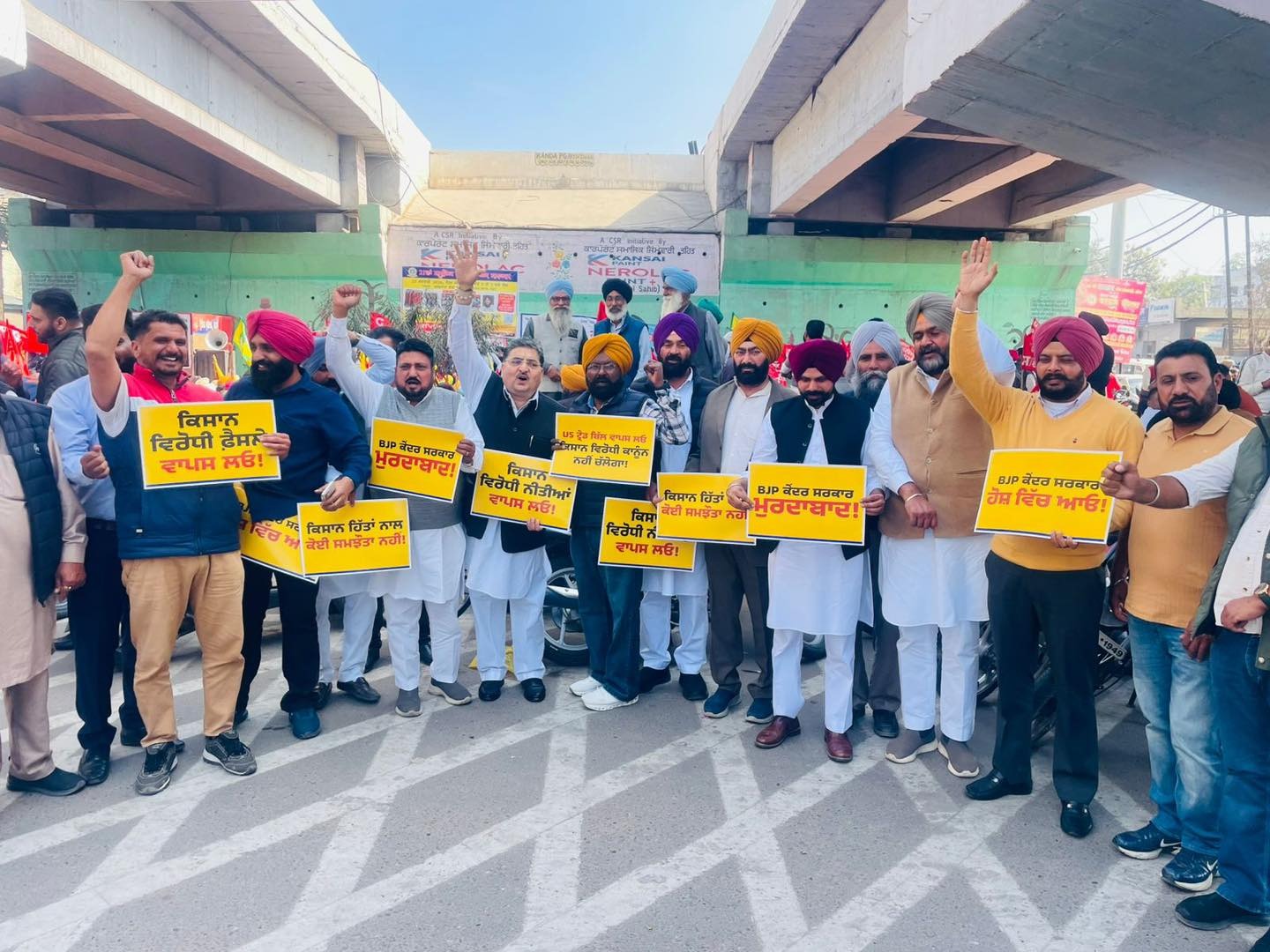 *ਭਾਰਤ-ਅਮਰੀਕਾ ਵਪਾਰ ਸਮਝੌਤੇ ਖ਼ਿਲਾਫ਼ ‘ਆਪ’ ਦਾ ਪੰਜਾਬ ਭਰ ਵਿੱਚ ਜ਼ੋਰਦਾਰ ਪ੍ਰਦਰਸ਼ਨ, ਕੇਂਦਰ ‘ਤੇ ਦੇਸ਼ ਦੇ ਹਿੱਤ ਵੇਚਣ ਦਾ ਲਾਇਆ ਦੋਸ਼*