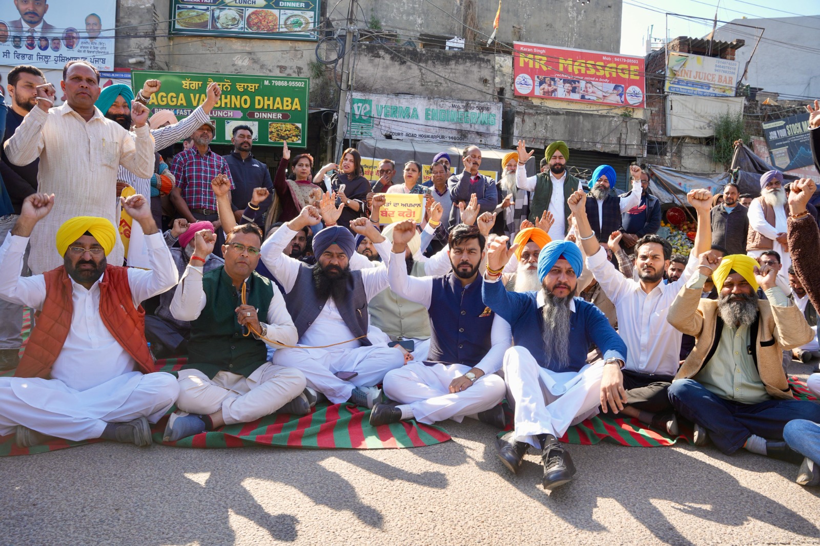 *’ਦਲਿਤ ਵਿਰੋਧੀ ਕਾਂਗਰਸ’ ਖਿਲਾਫ ‘ਆਪ’ ਨੇ ਪੰਜਾਬ ਭਰ ਵਿੱਚ ਕੀਤੇ ਵਿਰੋਧ ਪ੍ਰਦਰਸ਼ਨ, ਪ੍ਰਤਾਪ ਬਾਜਵਾ ਨੇ ਮੰਤਰੀ ਈਟੀਓ ‘ਤੇ ਕੀਤੀ ਸੀ ਜਾਤੀਵਾਦੀ ਟਿੱਪਣੀ*