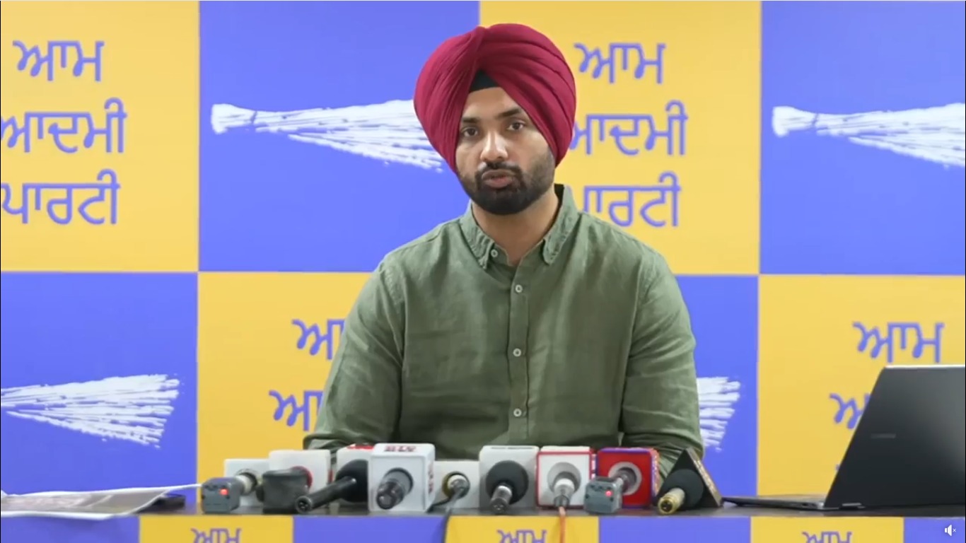 ਕਾਂਗਰਸੀ ਵਿਧਾਇਕ ਖਹਿਰਾ ਦੇ ਪਰਿਵਾਰ ਨੇ ਰਾਮਗੜ੍ਹ ਵਿੱਚ ਪੰਚਾਇਤੀ ਜ਼ਮੀਨ ਹੜੱਪੀ, ਪਿੰਡ ਦੇ ਵਿਕਾਸ ਵਿੱਚ ਪਾਈ ਰੁਕਾਵਟ: ‘ਆਪ’ ਦੇ ਹਰਸਿਮਰਨ ਘੁੰਮਣ