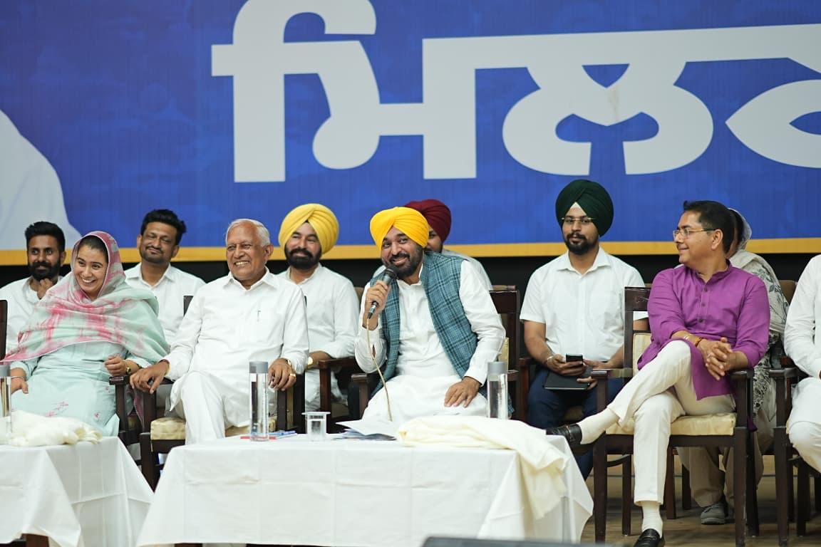 ਐੱਸਆਈਆਰ ਦੌਰਾਨ ਭਾਜਪਾ ‘ਆਪ’ ਸਮਰਥਕਾਂ ਦੀਆਂ ਵੋਟਾਂ ਕੱਟਣ ਦੀ ਕੋਸ਼ਿਸ਼ ਕਰ ਸਕਦੀ ਹੈ, ਹਰ ਵਲੰਟੀਅਰ ਸੁਚੇਤ ਰਹੇ: ਮੁੱਖ ਮੰਤਰੀ ਭਗਵੰਤ ਸਿੰਘ ਮਾਨ*