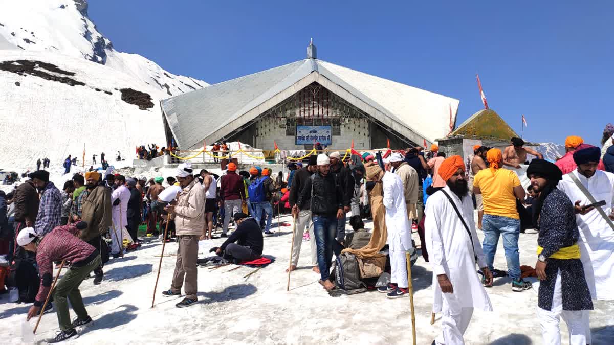ਸ੍ਰੀ ਹੇਮਕੁੰਟ ਸਾਹਿਬ ਦੇ ਕਪਾਟ ਸਰਦ ਰੁੱਤ ਲਈ ਬੰਦ, ਇਸ ਸਾਲ ਟੁੱਟੇ ਰਿਕਾਰਡ; 3.84 ਲੱਖ ਤੋਂ ਵੱਧ ਸੰਗਤਾਂ ਹੋਈਆਂ ਨਤਮਸਤਕ