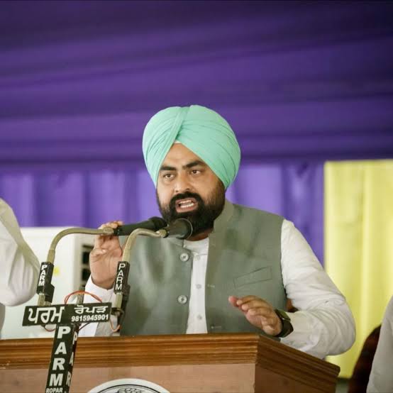 ਕਾਂਗਰਸ ਨੇ ਆਪਣੇ ਸ਼ਾਸਨ ਦੌਰਾਨ ਥਾਣਿਆਂ ਵਿੱਚ ਸਿਆਸੀ ਧੌਂਸਬਾਜ਼ੀ ਦਾ ਸੱਭਿਆਚਾਰ ਪੈਦਾ ਕੀਤਾ, ਕਾਨੂੰਨ ਤੋਂ ਉੱਪਰ ਕੋਈ ਨਹੀਂ, ਸੁਖਜਿੰਦਰ ਰੰਧਾਵਾ ਨੂੰ ਇਹ ਸਮਝਣਾ ਚਾਹੀਦਾ ਹੈ: ਅੰਗਦ ਦੀਪ ਸਿੰਘ ਸੋਹਲ